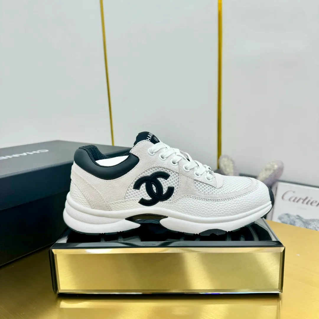 👟👟Ex-factory price 560👟👟～Original calfskin panda shoes Chanel 24C Latest hot style Panda Black and White Sports shoes Casual sneakers Xiaoxiang Hot item Classic black and white Panda color Coco girls must pay. Fabric: Original customized cowhide. Lining: Original imported breathable mesh lining. Outsole: Original molded rubber + TPU combination. Size: Women's 35-40